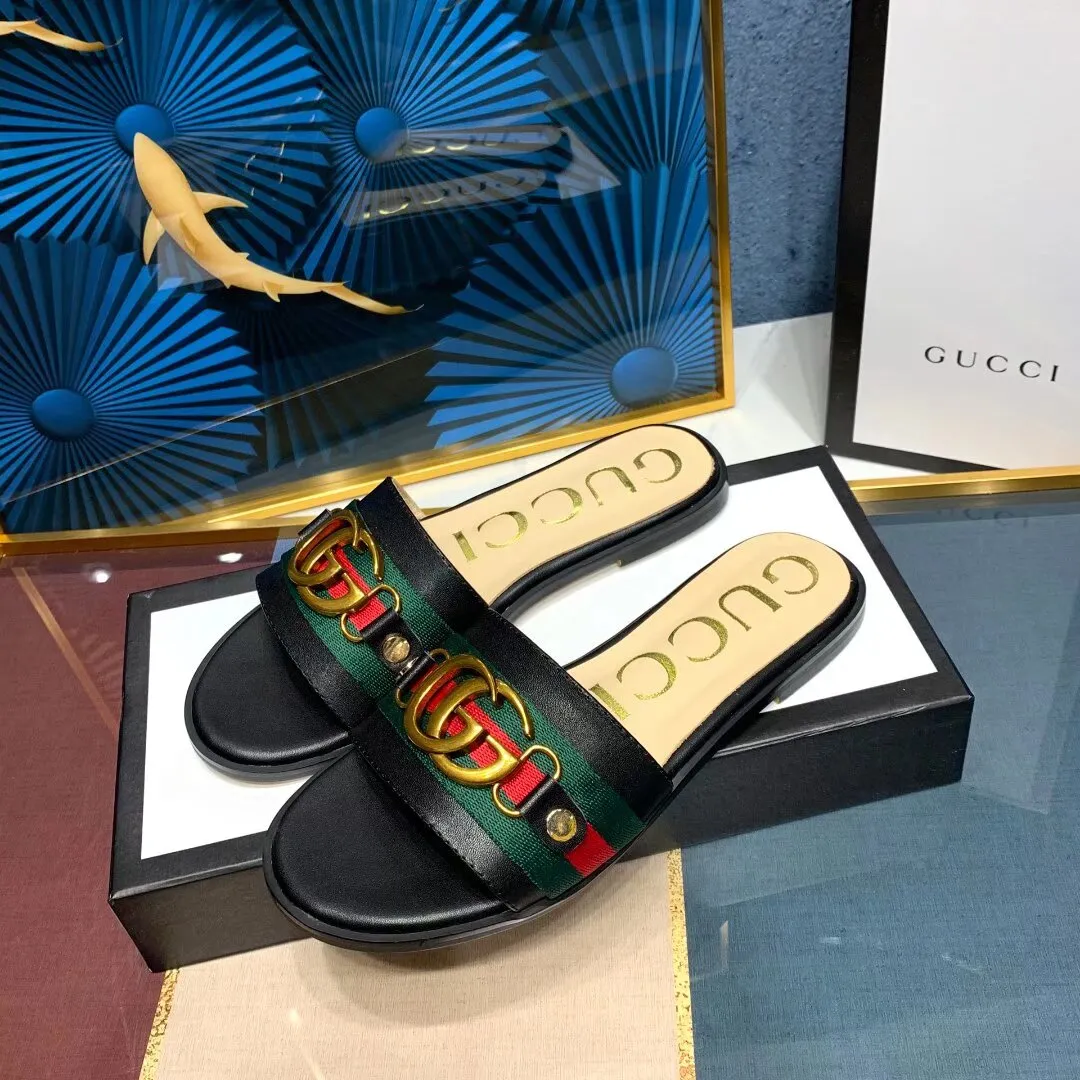 👟👟Ex-factory price 280👟👟 Gucci slippers. All in sheepskin. Sheepskin feet with original GUCCI bronze buckles. High-end atmosphere. Wear-resistant and non-slip branded rubber outsole. 35-42 yards. (41*42 can be customized, non-refundable and non-exchangeable* Welcome new and old customers to sell as shown in the picture)